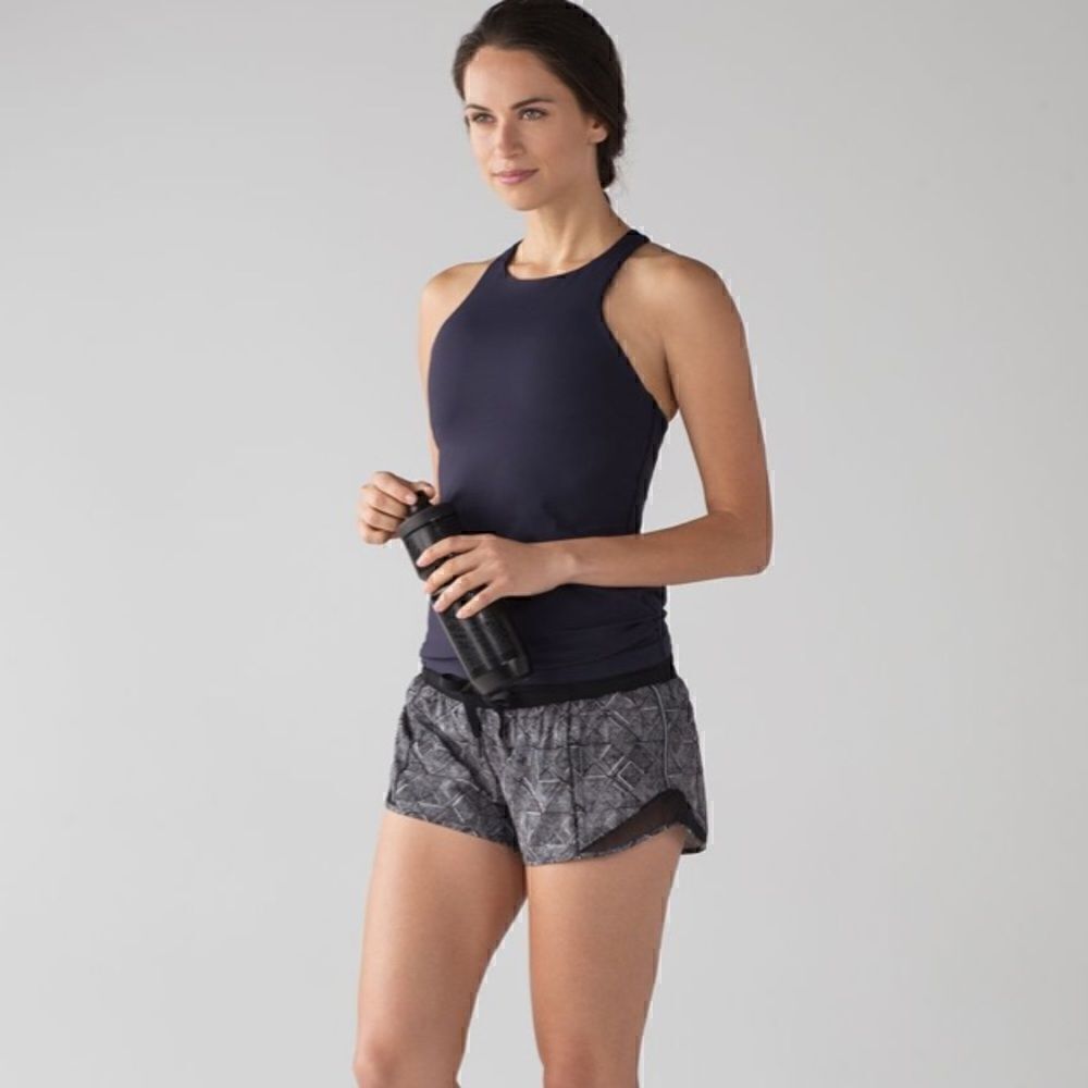 Lululemon Hotty Hot Short (2.5" )
Formation Alpine White Black / Black